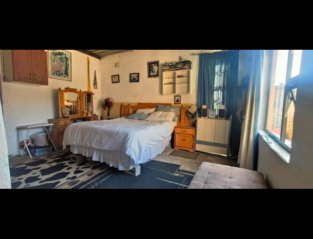 2 BEDROOM HOUSE FOR SALE IN TSHEPISONG